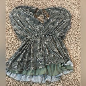 Willow root sized medium deep green top with white and black floral print